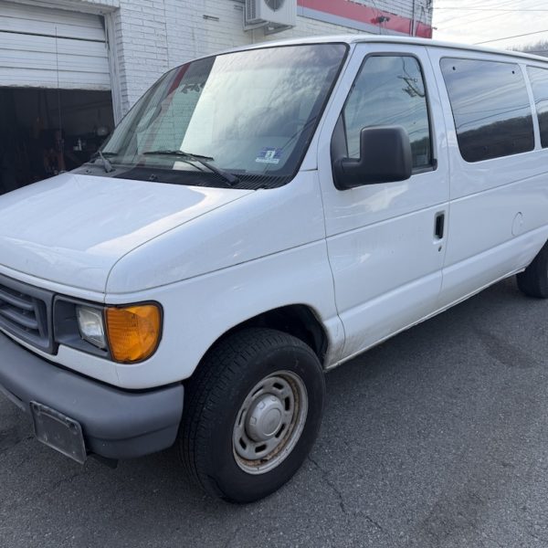 2006 FORD E-150 XLT Good Condition.