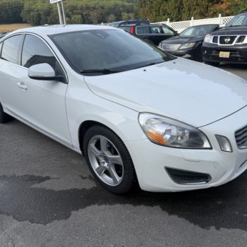 2012 VOLVO S60 T5 In excellent condition. With 138k miles. 5 cylinder 2.5L engine